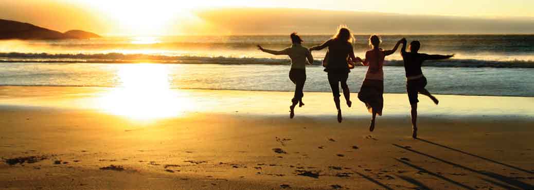 dancing-girls-beach-1034
